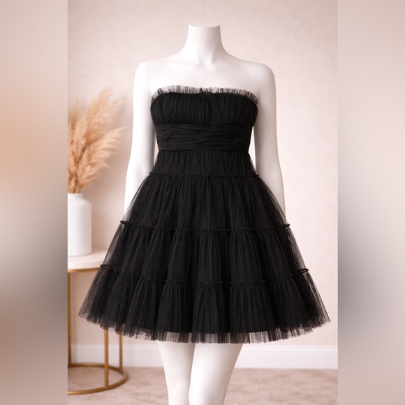 Betsey Johnson Dresses & Skirts - Betsey Johnson Black Tulle Strapless Mini Dress Fit & Flare Padded Bust